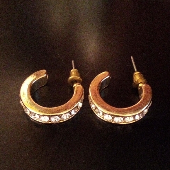 Elegant Gold Hoop Earrings - Picture 2 of 4